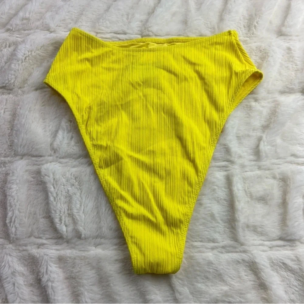 NWOT Frankie’s bikinis plisse cheeky bottoms Pina colada yellow 12378